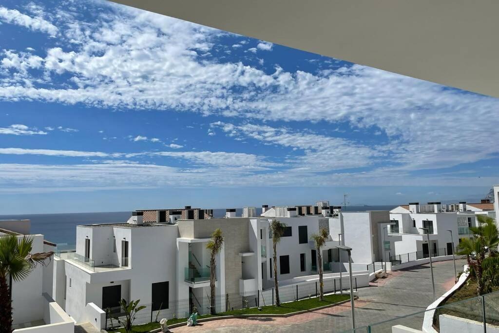Modern 2 Beds Apartment In Alcaidesa Exterior photo