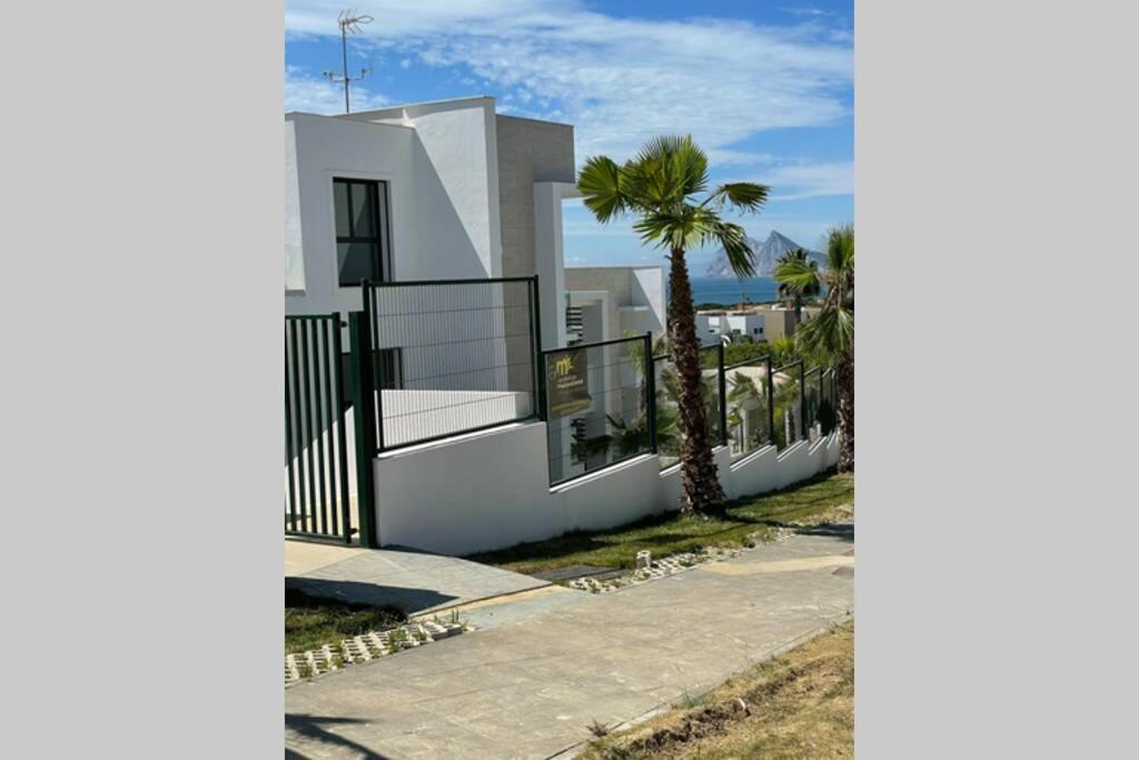 Modern 2 Beds Apartment In Alcaidesa Exterior photo